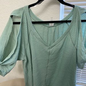 Waffle print mind green open shoulder top
